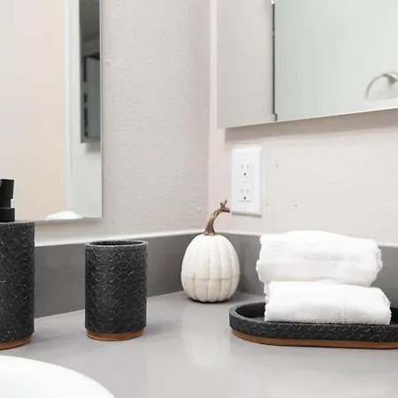 Luxury One Bedroom Apartments Free Parking&Pool Los Angeles Exterior photo